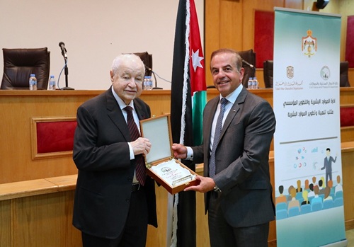 Eng. Al-Tayyeb Honors Dr. Abu-Ghazaleh for Supporting Digital Transformation at the Civil Status and Passports Department